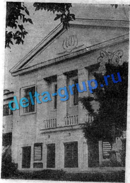Здание Клуба приказчиков (ныне драмтеатр), в котором в январе 1918 года проходил 1-й Шадринский уездный съезд Советов, провозгласивший Советскую власть в Шадринске и уезде